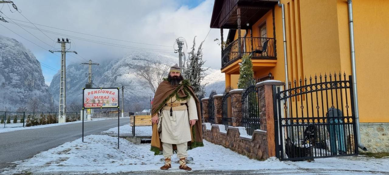 Pensiunea Miraj Polovragi Extérieur photo
